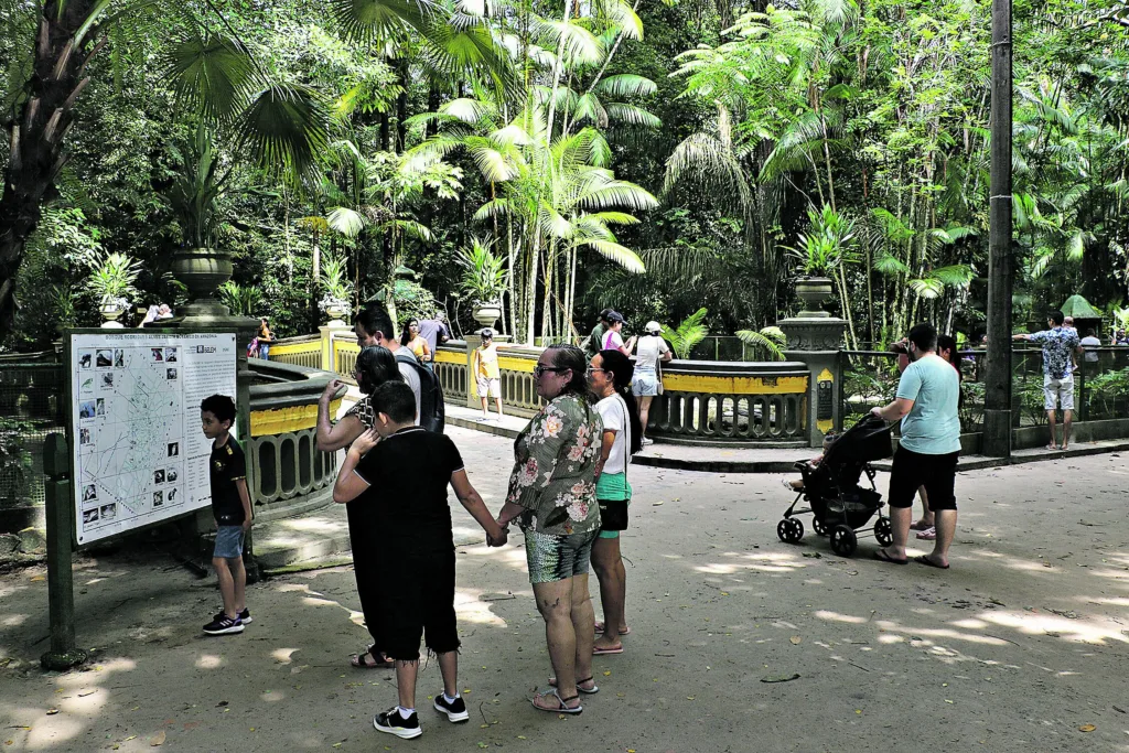 Belém, Pará, Brasil. Cidade. Em comemoração ao mês de aniversário de 408 anos de Belém, a Prefeitura Municipal ampliou o período de gratuidade na entrada do Bosque Rodrigues Alves até o dia 31 de janeiro. 28-01-2024. Foto Wagner Santana/Diário do Pará. Belém, Pará, Brasil. Cidade. Em comemoração ao mês de aniversário de 408 anos de Belém, a Prefeitura Municipal ampliou o período de gratuidade na entrada do Bosque Rodrigues Alves até o dia 31 de janeiro. 28-01-2024. Foto Wagner Santana/Diário do Pará.