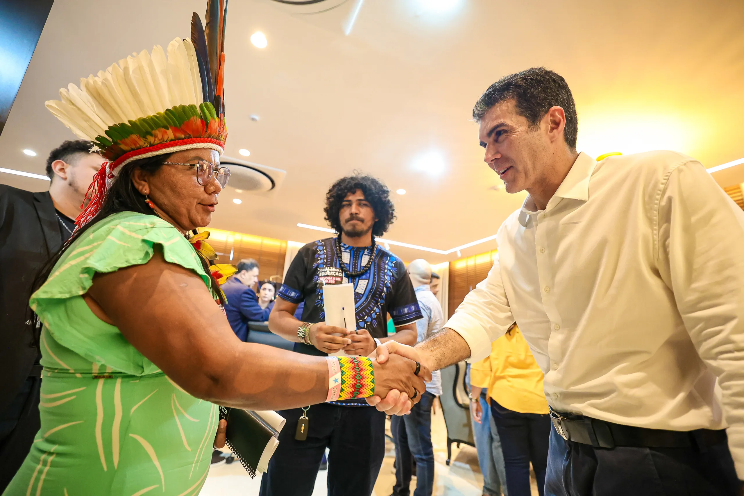 Acordo de revogação foi assinado pelo governador Helder Barbalho, além de lideranças indígenas e sindicas
Foto: Marco Santos / Agência Pará