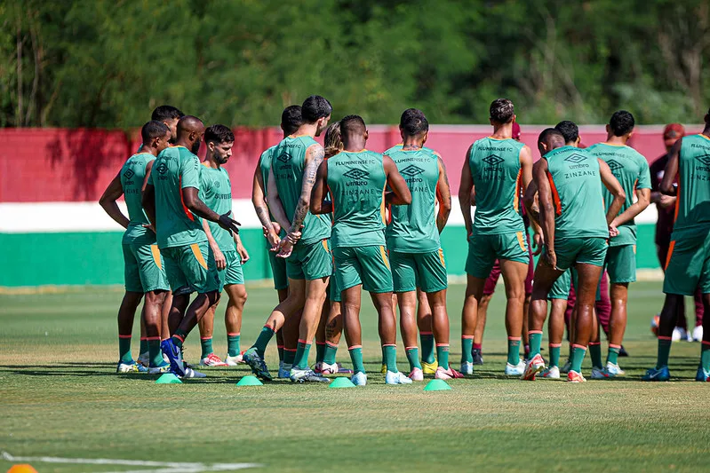 Fluminense enfrenta Bangu em jogo decisivo no Maracanã. Saiba como o time pode avançar às semifinais do Campeonato Carioca.