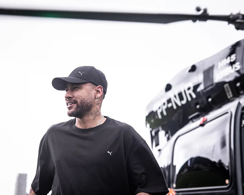 Neymar está de volta e emociona na reestreia pelo Santos. Acompanhe o jogo do camisa 10 contra o Botafogo-SP no Campeonato Paulista.