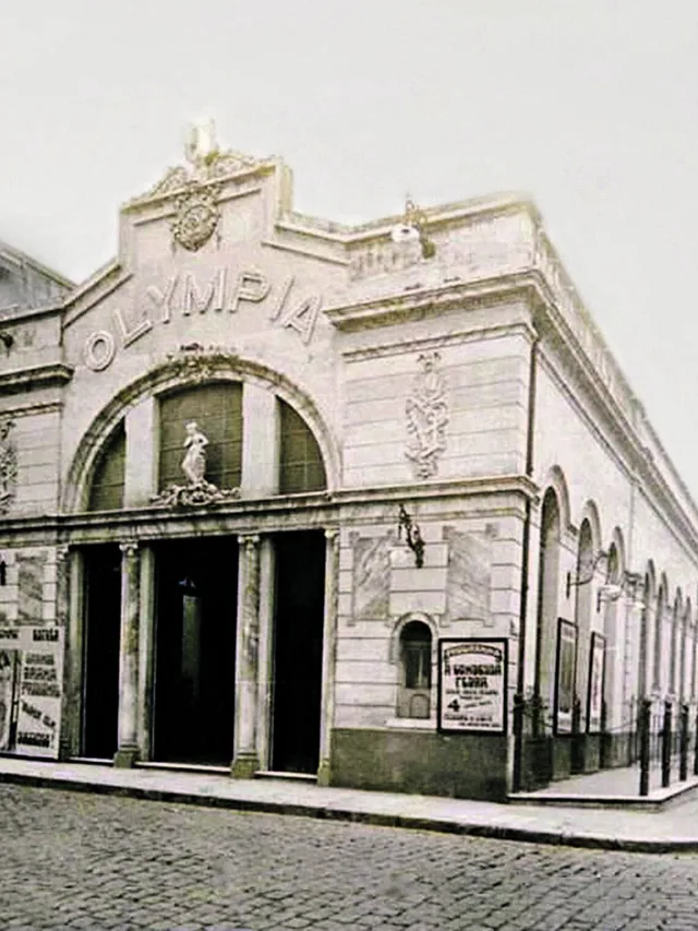No alto, a primeira fachada do cinema. Acima, as linhas retas que ele ganhou nos anos 1960. Fotos: Reprodução