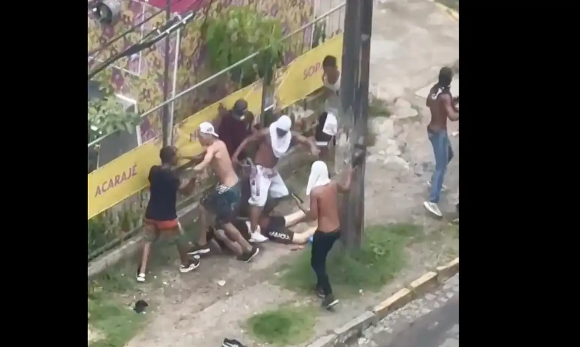 No dia primeiro de fevereiro, um confronto generalizado entre as torcidas organizadas de Santa Cruz e Sport terminou com 12 pessoas feridas e 14 detidas.