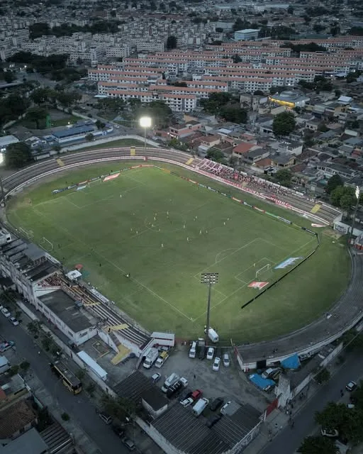 Acompanhe Bangu e Boavista em partida pelo Campeonato Carioca 2025. Saiba o local, horário e canais de transmissão ao vivo do confronto.