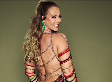 Paolla Oliveira se despede da Grande Rio e se emociona ao ouvir pedidos de 'fica' em seu último ensaio antes do Carnaval 2025.