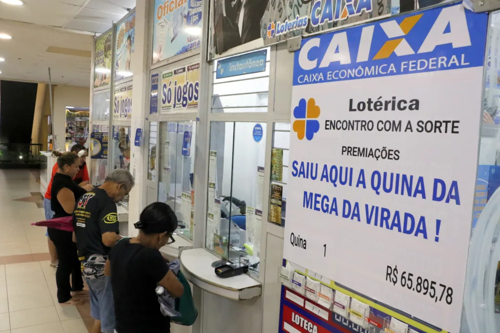 Apostadores mantêm a esperança da sorte chegar e eles serem sorteados
FOTO: RICARDO AMANAJÁS