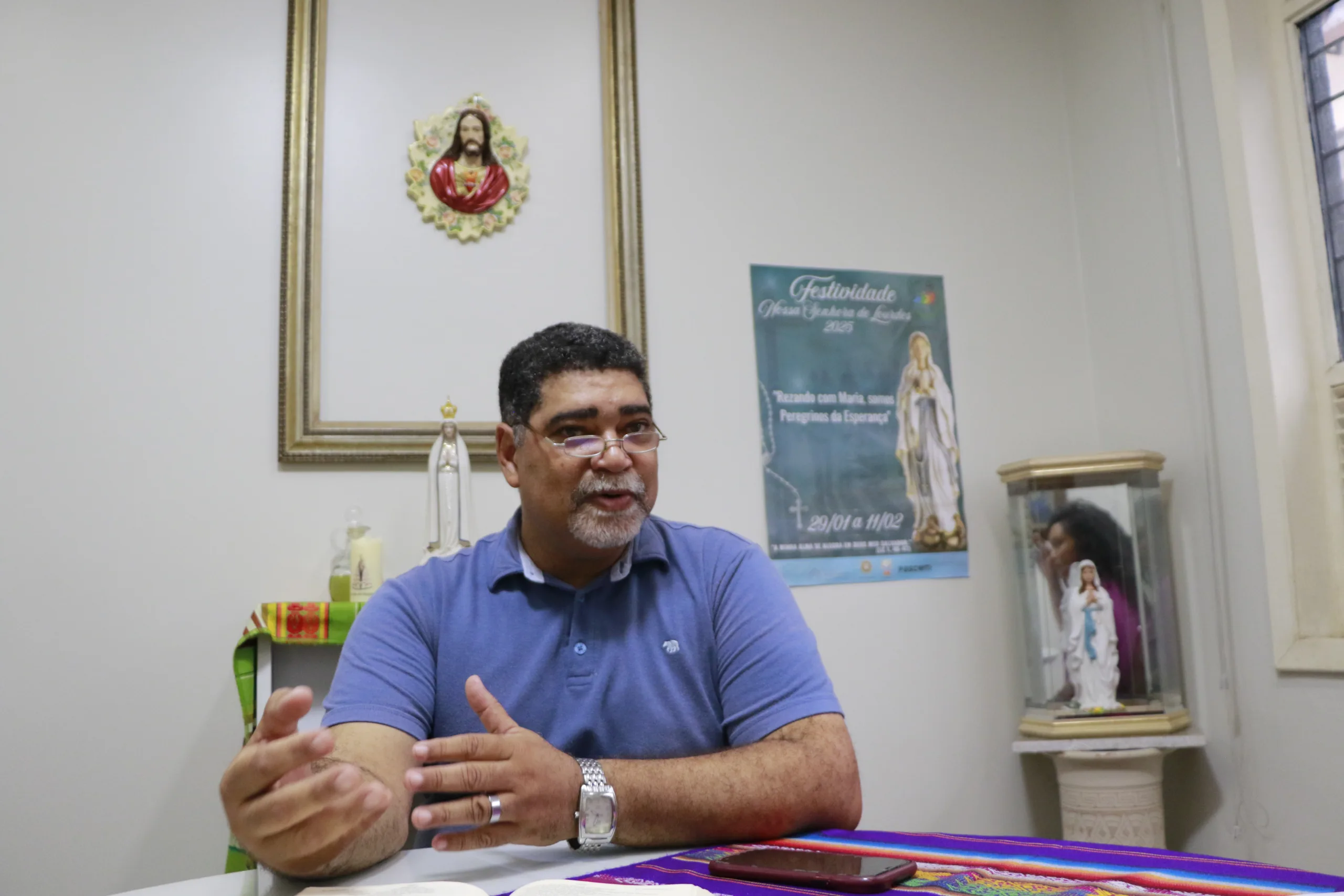 Segundo o padre Adilson Almeida, são realizadas cinco celebrações durante o dia

FOTO: Antônio Melo