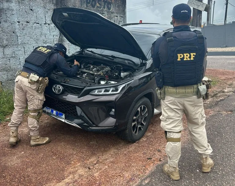 PRF recupera caminhonete roubada na BR-316 em Santa Izabel do Pará