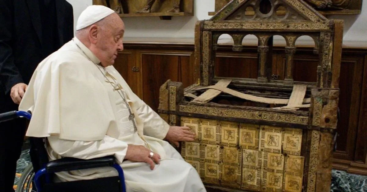 Saiba mais sobre a saúde do papa Francisco, que enfrenta uma grave crise respiratória e pneumonia bilateral no hospital.