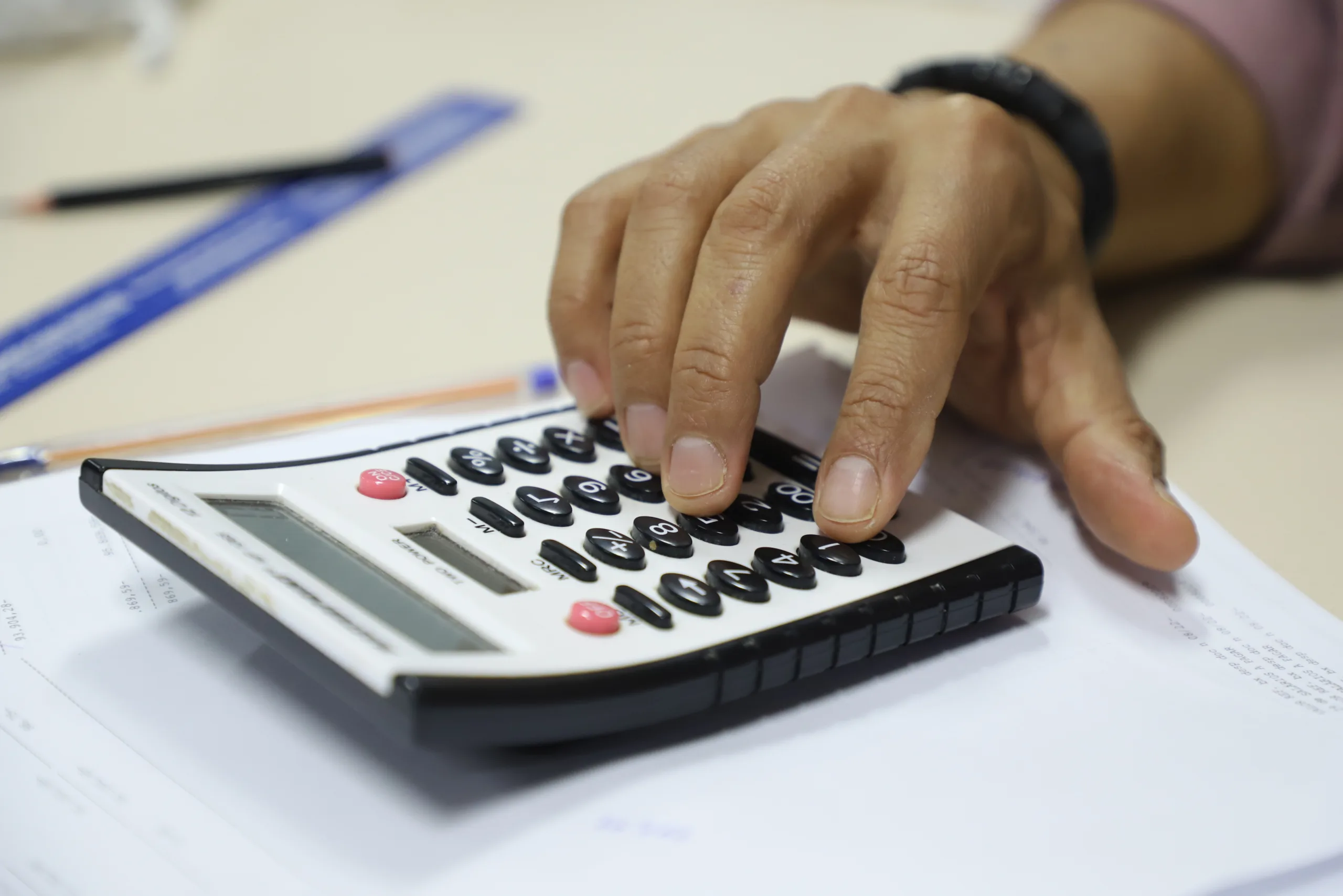 Para enfrentar uma dívida e prevenir a inadimplência, é crucial implementar algumas práticas financeiras responsáveis, diz economista
FOTO: Mauro Ângelo