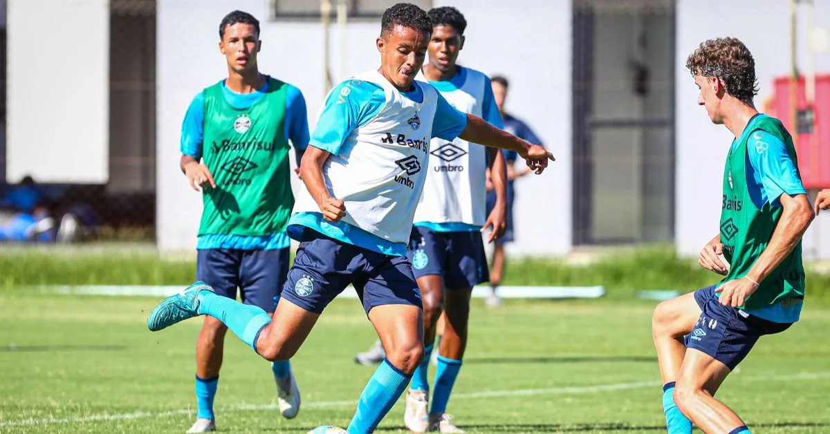 Este confronto, conhecido como Grenal, é um dos mais tradicionais do futebol brasileiro e atrai a atenção de torcedores de todo o país.