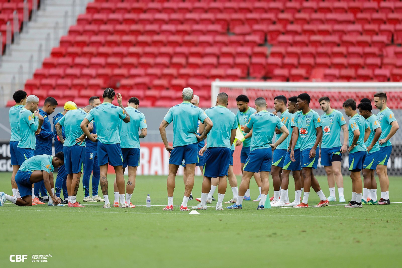 Pelo menos de acordo com o que o técnico Dorival Júnior desenhou no treino deste domingo (23), em Brasília.
