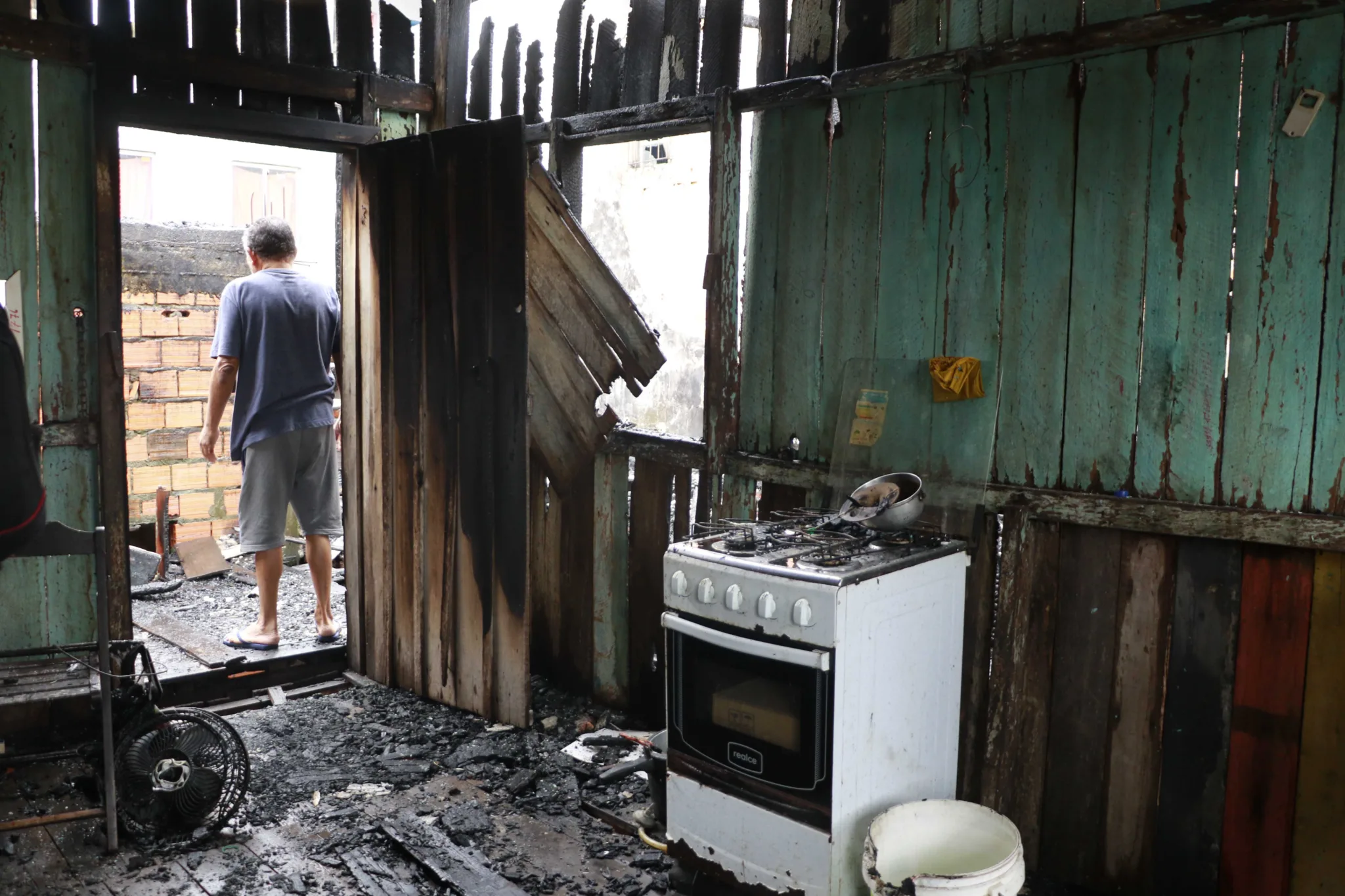 Veja como ficaram as 3 casas consumidas pelo fogo no Jurunas
