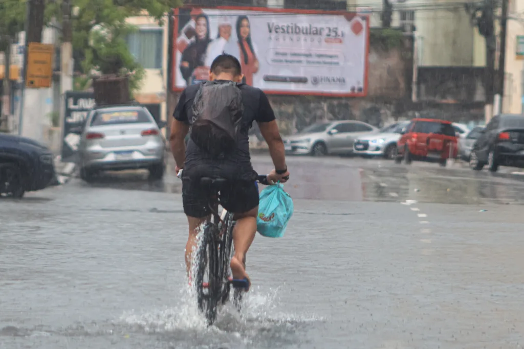 A Prefeitura de Belém, por meio da Defesa Civil Municipal, emitiu um alerta para o horário da maré alta nesta quinta-feira (3), prevista para as 17h23.