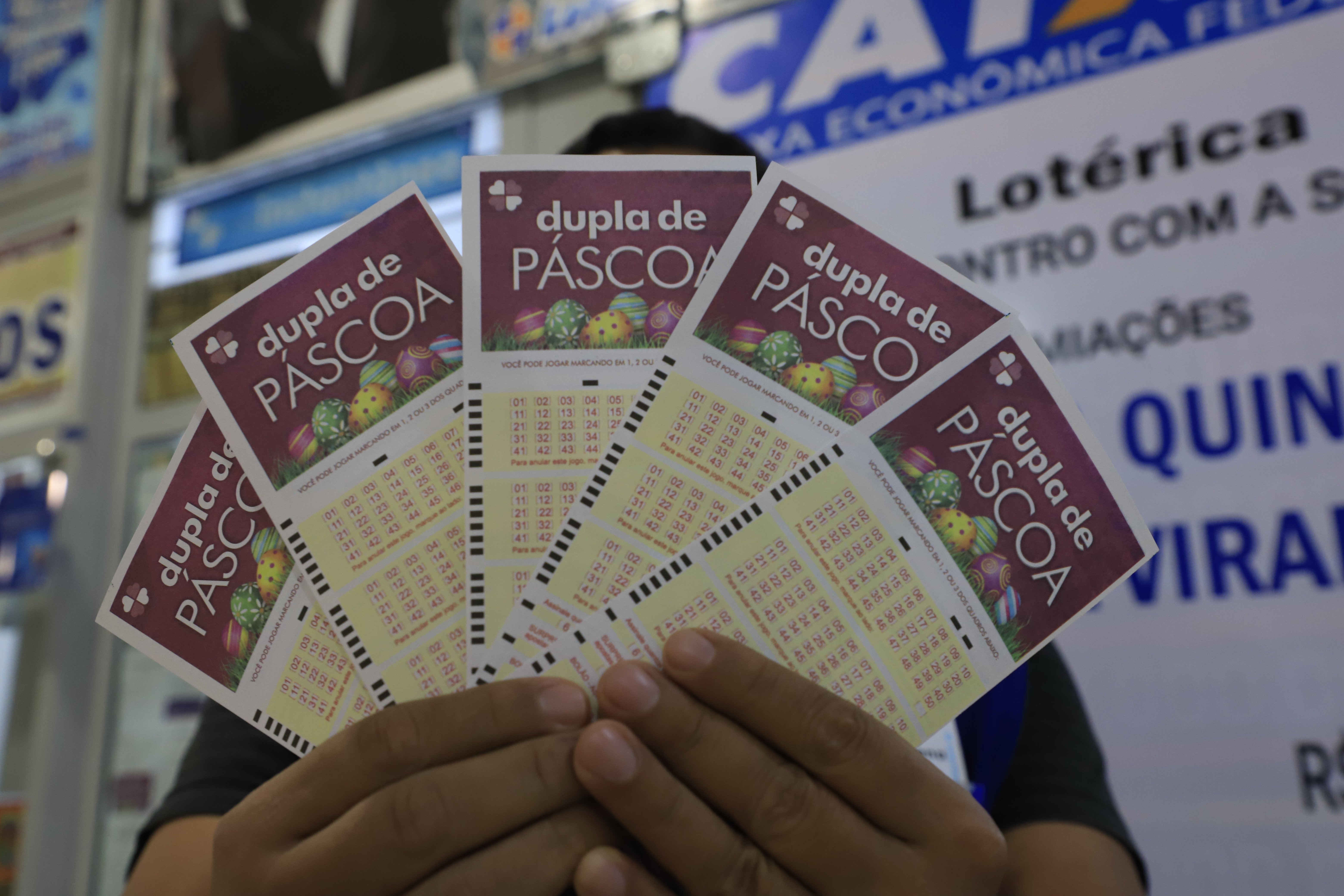O sorteio da Dupla de Páscoa 2025 será realizado a partir das 20h deste sábado (19), com premiação estimada em R$ 50 milhões.