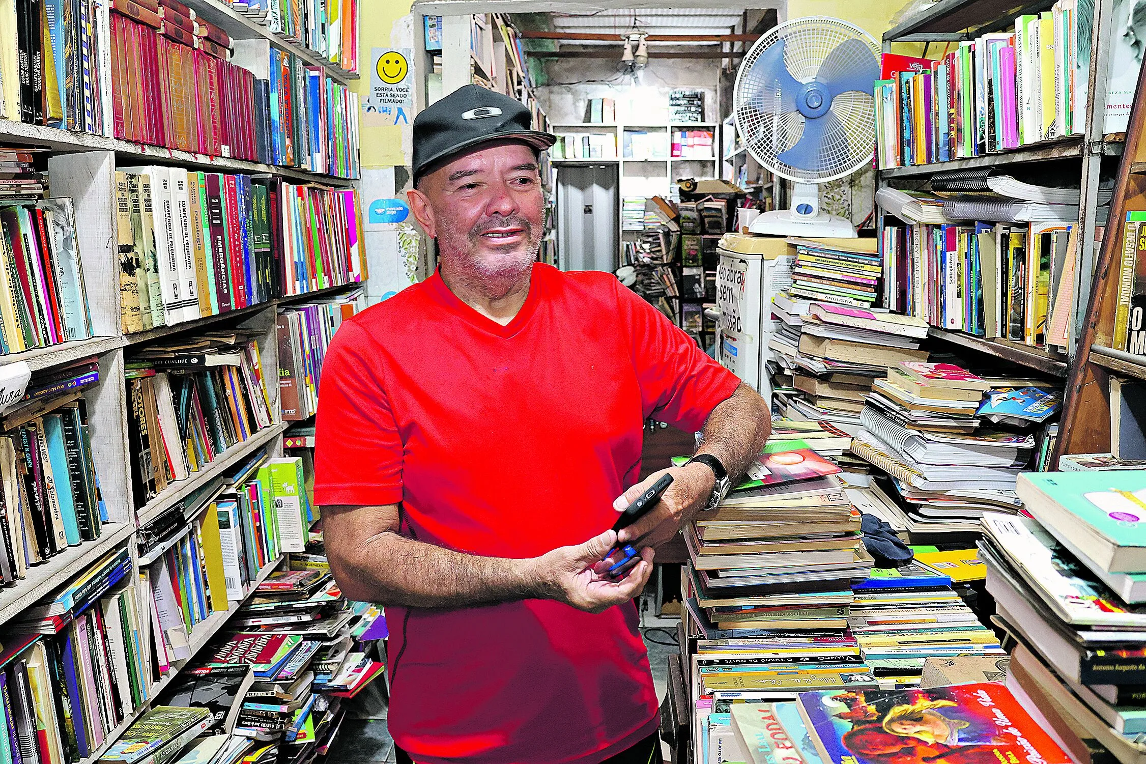 Belém, Pará, Brasil. Cidade. Antonio Jorge de Souza - Proprietário do Sebo Arquivo Cultural. Vamos falar sobre os sebos, também denominados de livros de segunda mão ou alfarrabista, que são livrarias que vendem livros usados, geralmente a um custo mais baixo, dependendo da sua edição ou raridade. 23/02/2025. Foto: Irene Almeida/Diário do Pará