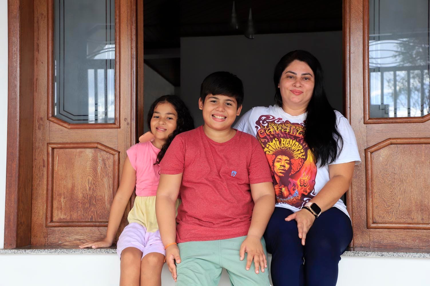 Os vídeos descontraídos, que registram alguns dos tiques apresentados pelo jovem que mora em Belém (PA) têm conquistado a empatia de milhares de seguidores.