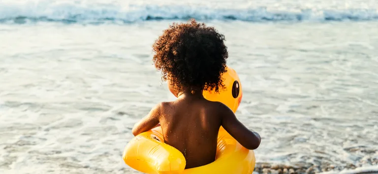 Casos de afogamento podem ocorrer em praias e cachoeiras, mas também em acidentes dentro de casa, em piscinas, banheiras e baldes
