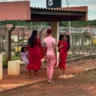 O músico Oruam compartilhou registros de uma visita que fez ao pai, Marcinho VP, no Presídio Federal de Campo Grande, no Mato Grosso do Sul.