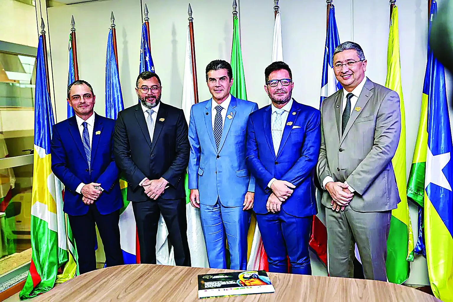 Da esquerda para direita: o vice-governador de Rondônia, Sérgio Gonçalves da Silva; Wilson Lima, governador do Amazonas; Helder Barbalho, governador do Pará e presidente do CAL; Gladson Camel, governador do Acre e o vice-governador de Roraima, Edilson Damião