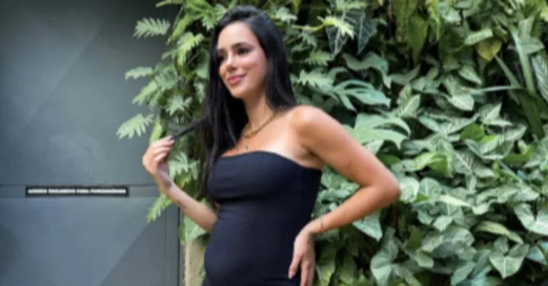 Ela postou uma foto que evidencia a barriga de gestante --ela está à espera de Mel, sua segunda filha com o jogador.