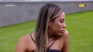 Falou mal pelas costas! Renata descobre falsidade de sister