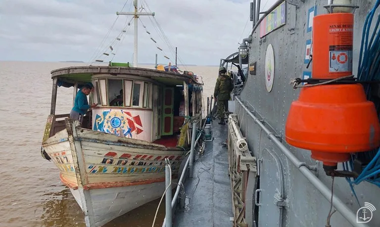 A Marinha apreendeu embarcação com 3.200 ripas de madeira ilegal na Ilha do Marajó. Saiba mais sobre a operação.