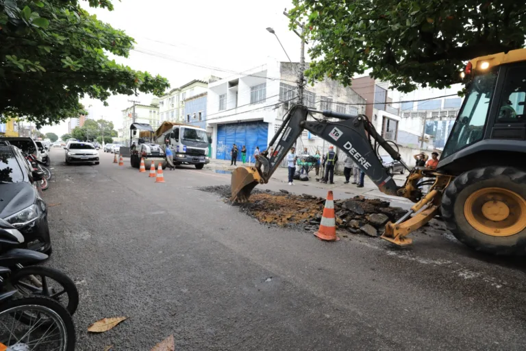 A segunda fase da Operação Tapa-Buracos da Prefeitura de Belém já está a todo vapor e diversas ruas já estão recebendo asfalto CBUQ