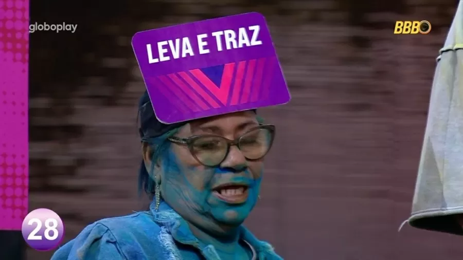 Delma recebe placa de 'Leva e Traz' durante o Sincerão
Imagem: Reprodução/Globoplay 