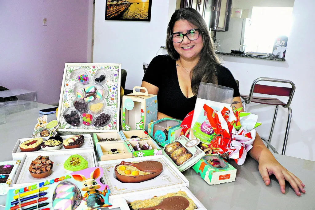 A paixão da empreendedora Luana Sette, 32, pelos chocolates foi passada por meio da avó Marina, 88, que fazia trufas e ovos de Páscoa em casa para vender.