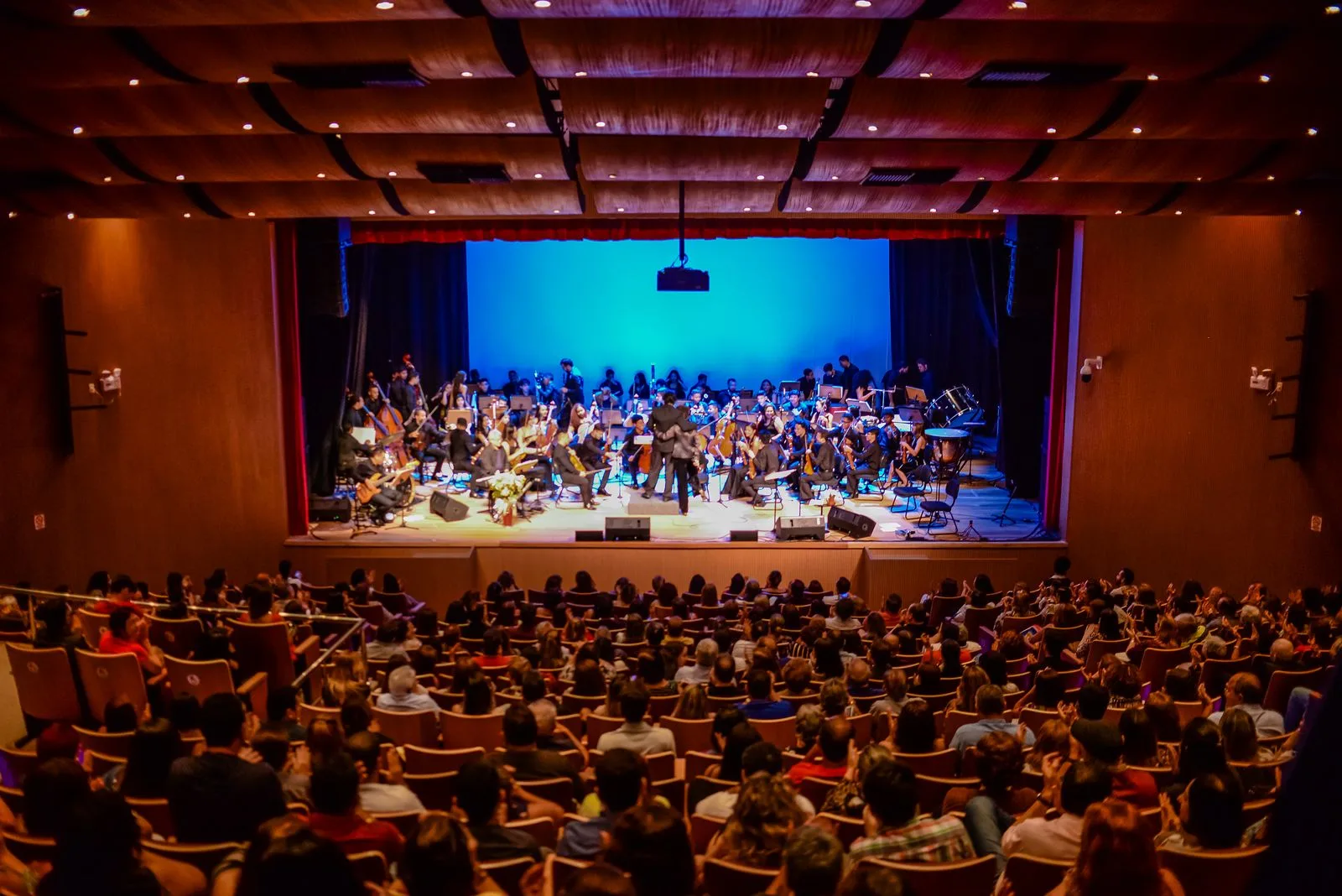 Desde sua inauguração, o Teatro do SESI se consolidou como um espaço essencial para espetáculos locais e nacionais, promovendo a diversidade artística e ampliando o acesso à cultura.