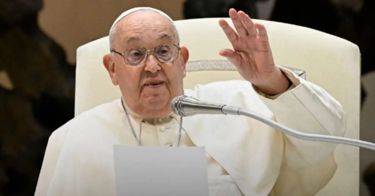 Papa Francisco permanece internado com pneumonia bilateral. Acompanhamos as atualizações sobre sua saúde e recuperação.