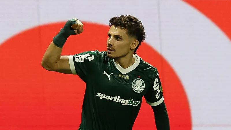 O jogador Raphael Veiga, da SE Palmeiras, comemora seu gol contra a equipe do São Paulo FC, durante partida válida pela semifinal, do Campeonato Paulista, Série A1, na arena Allianz Parque. (Foto: Cesar Greco/Palmeiras/by Canon)