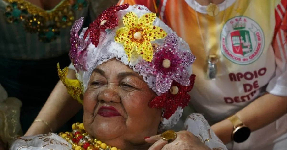 Dona Onete brilha no carnaval carioca de 2025 representando a Terra de Jurema e celebrando as tradições amazônicas.