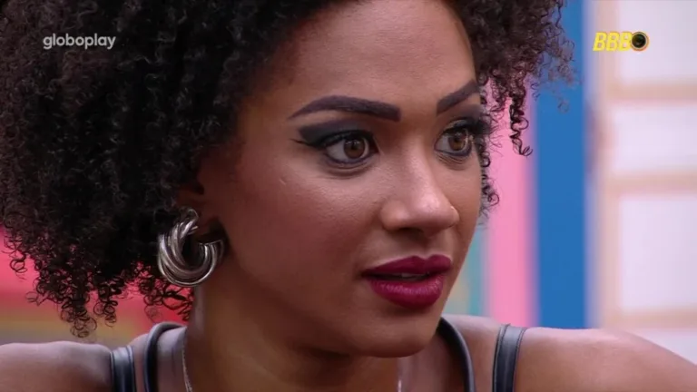 Com sua principal rival na liderança, Aline ainda tem chances de escapar do próximo Paredão do BBB 25, que acontece no domingo (23).