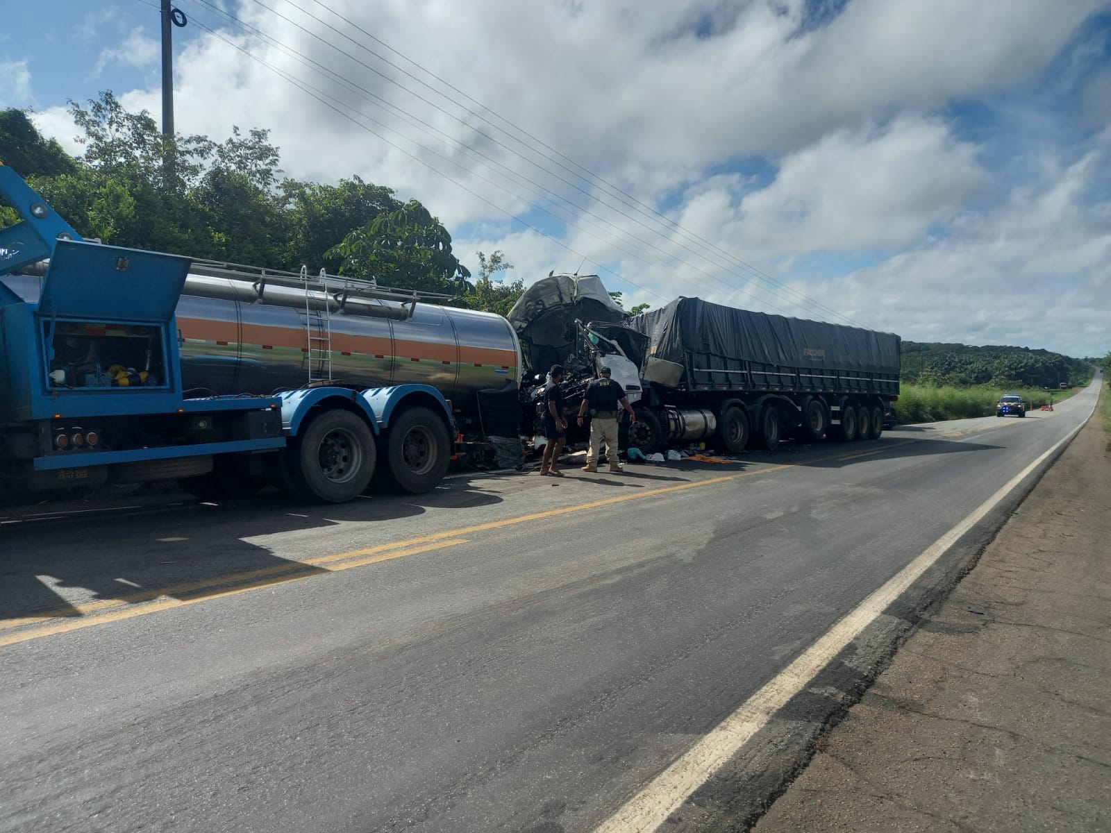 Colisão entre carretas causa uma morte em rodovia do Pará