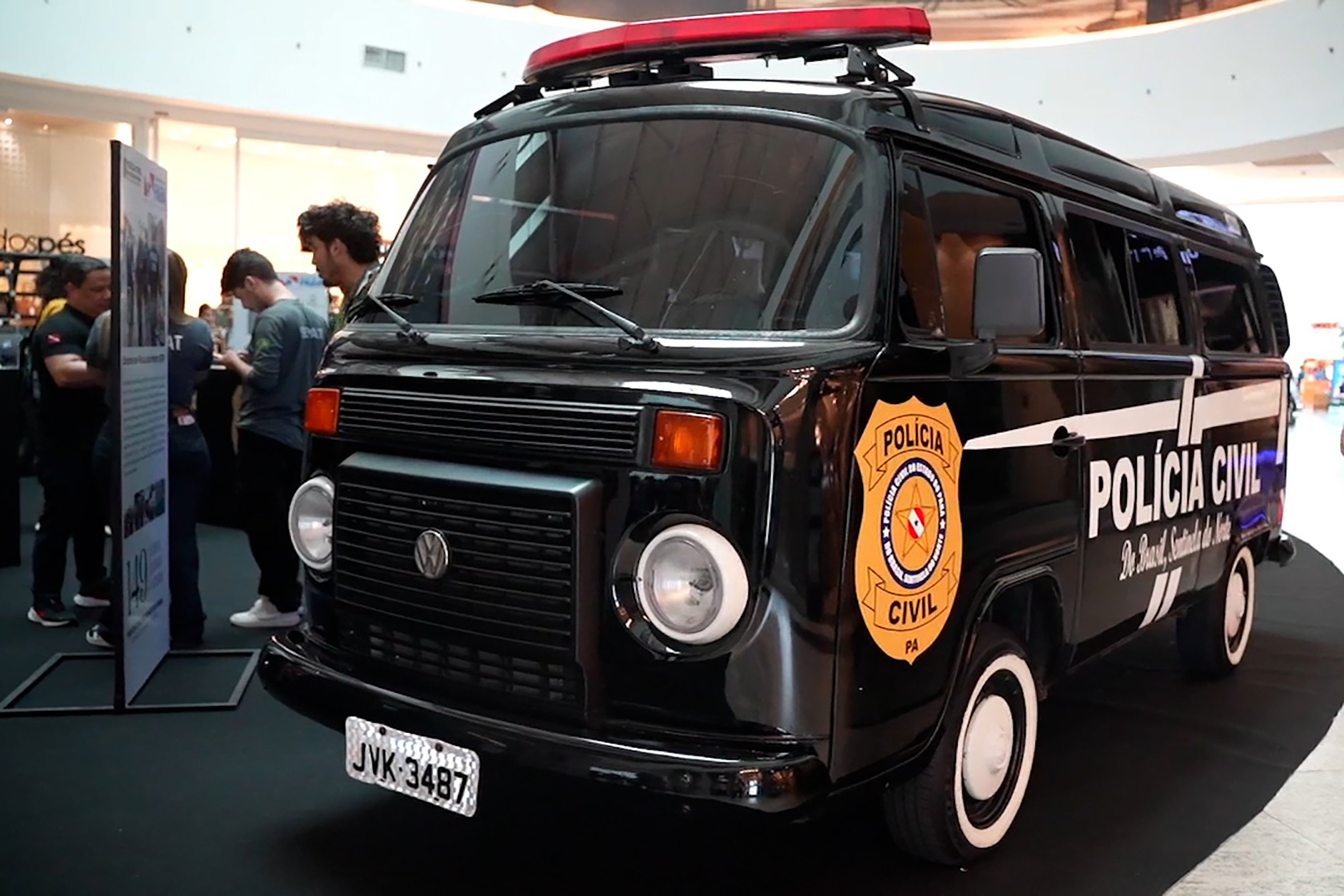 Com o tema “149 Anos da Polícia Civil do Estado do Pará - Legado de Segurança à Sociedade”, são expostos equipamentos e viaturas