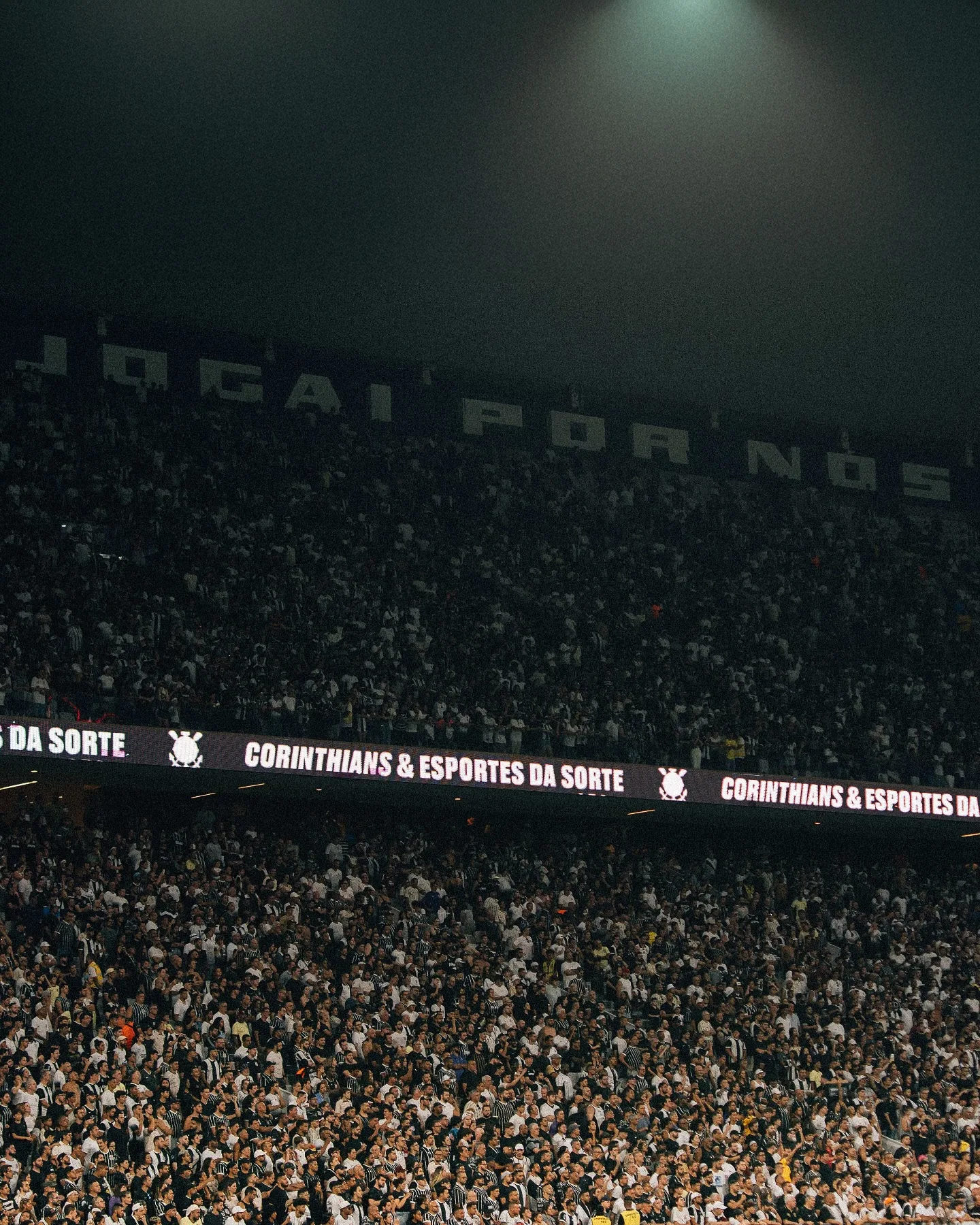 Neste domingo (9), o Corinthians recebe o Santos na Neo Química Arena, em Itaquera, pela semifinal do Campeonato Paulista 2025.