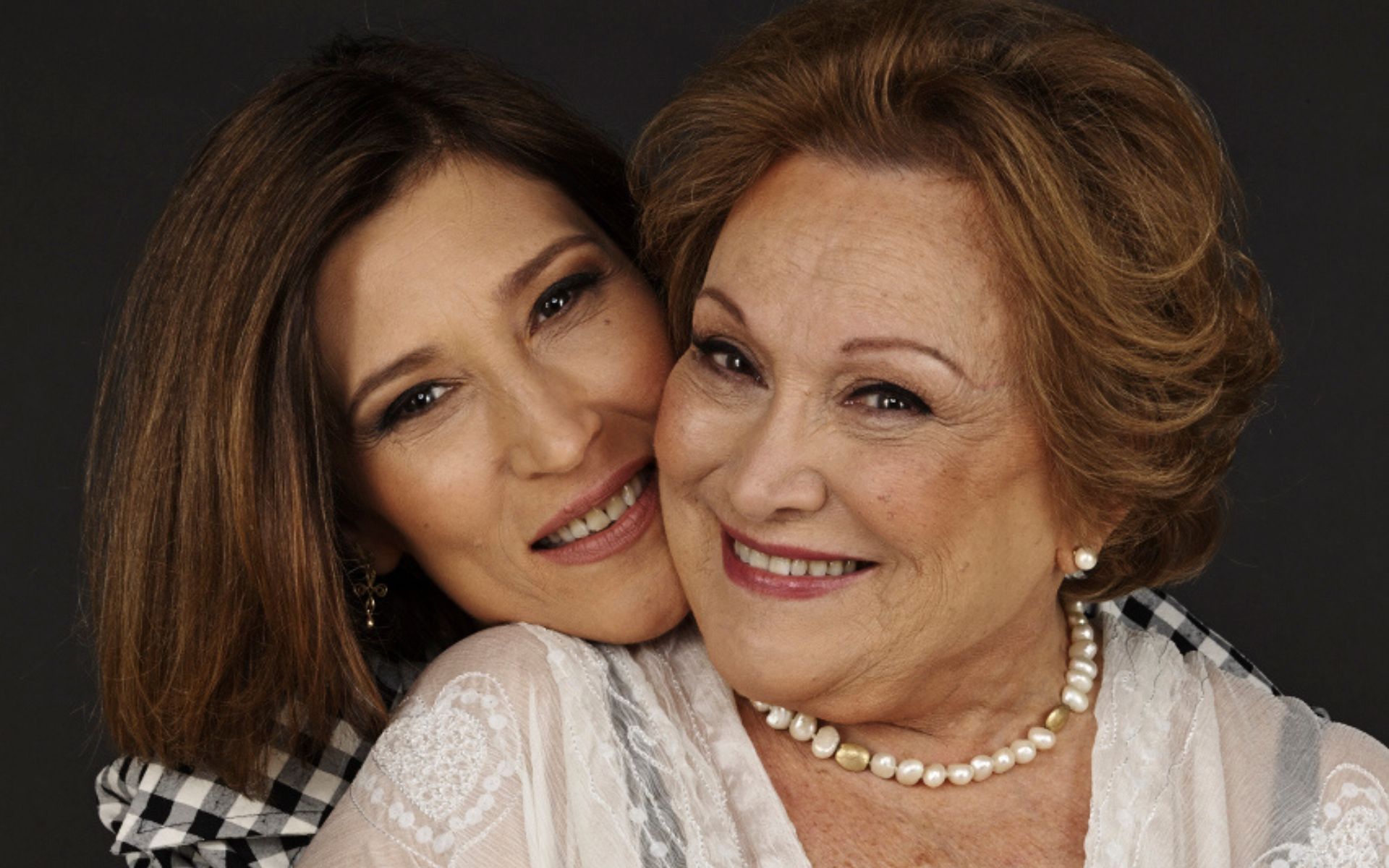 Atriz comemora 50 anos de carreira e fala sobre a perda de Paulo Goulart e Nicette Bruno no livro ‘Viver é uma arte: transformando a dor em palavras’