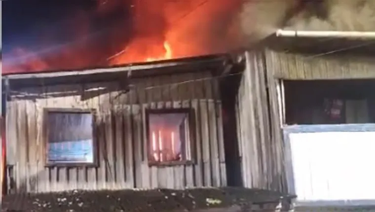 Incêndio no Jurunas atinge residências e deixa moradores desabrigados. Conheça os detalhes dessa tragédia em Belém.