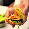 O pão que o Pará temperou Chef Odeth Cavalleiro de Macedo reúne em livro receitas bem diferentes de panificação com sabores regionais