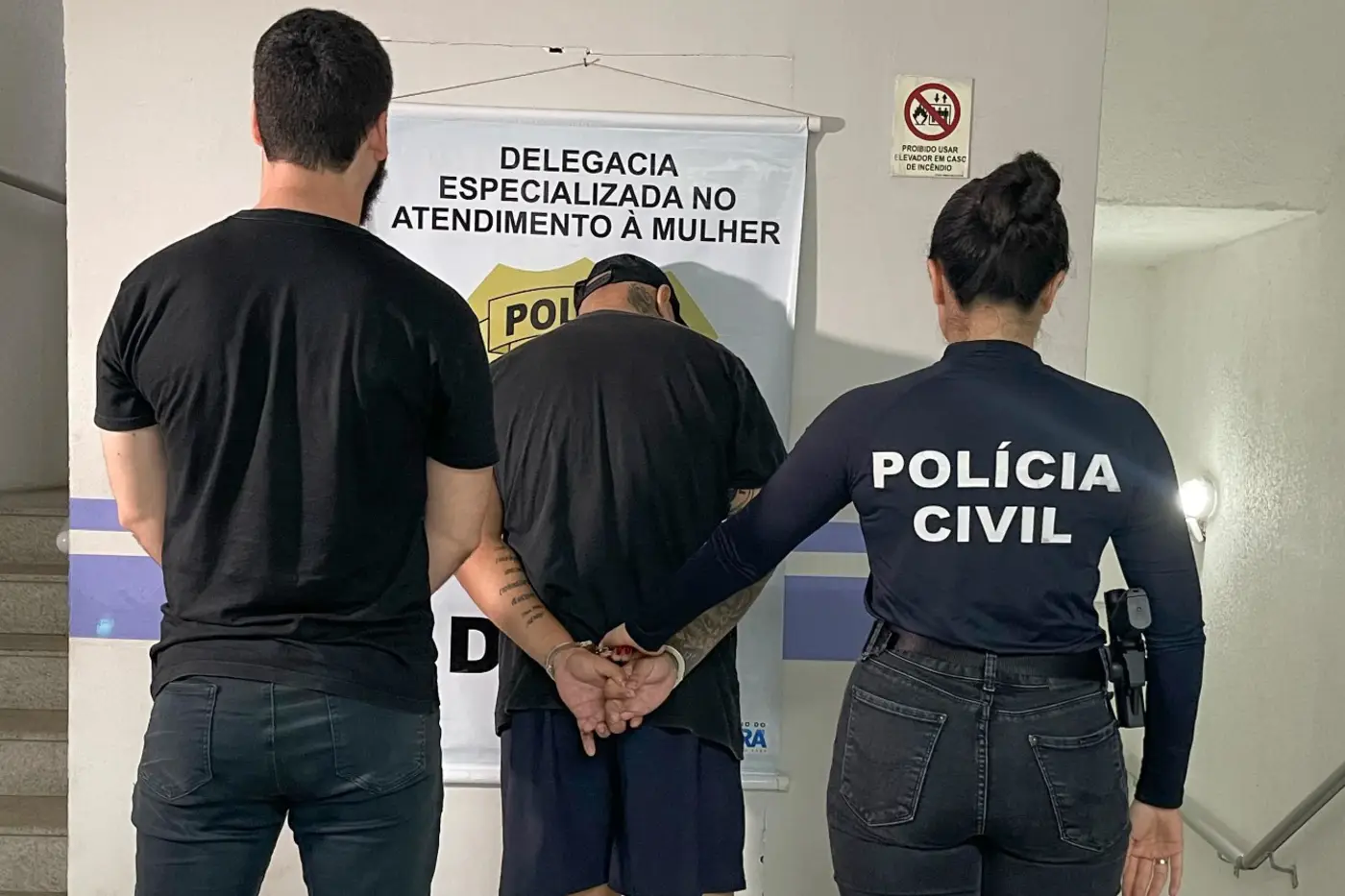 A prisão resulta de ação conjunta de equipes do Núcleo de Inteligência Policial e da Delegacia de Feminicídio. O suspeito foi localizado na residência de um parente.