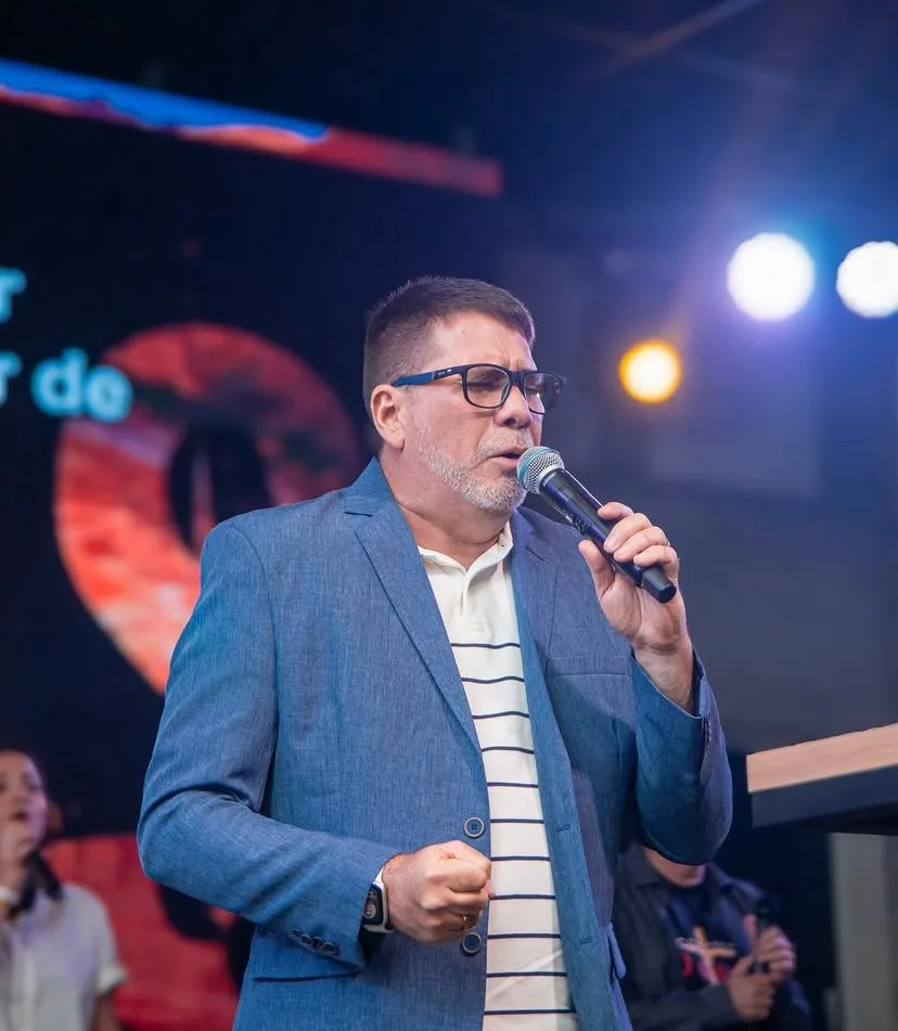 O Pastor Adelson Martins, superintendente da 14ª Região da IEQ e pastor da IEQ Antônio Barreto, enfatizou a relevância do evento para todos que buscam fortalecimento espiritual.