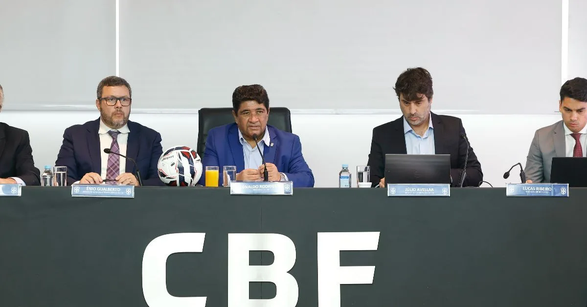 Ednaldo Rodrigues, atual presidente da CBF, vem intensificando sua agenda de reuniões com clubes das Séries A e B e já conta com o apoio significativo dos presidentes das federações estaduais.