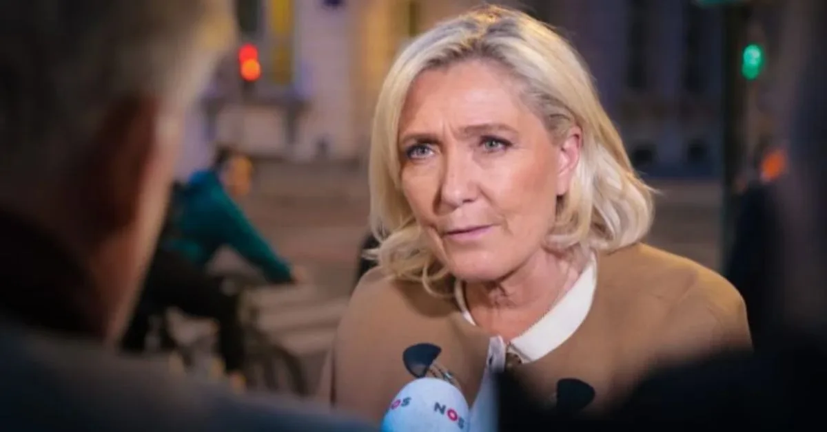 A pré-candidata à Presidência da França Marine Le Pen está inelegível por um período ainda a ser determinado após ser condenada, nesta segunda (31)