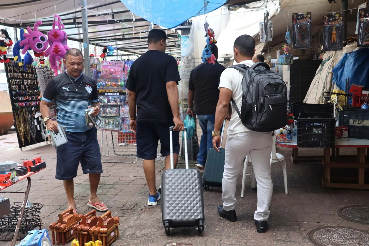 Com a suspensão do ponto facultativo do Carnaval, o comércio abriu normalmente no centro do Belém, na manhã desta segunda-feira (03).