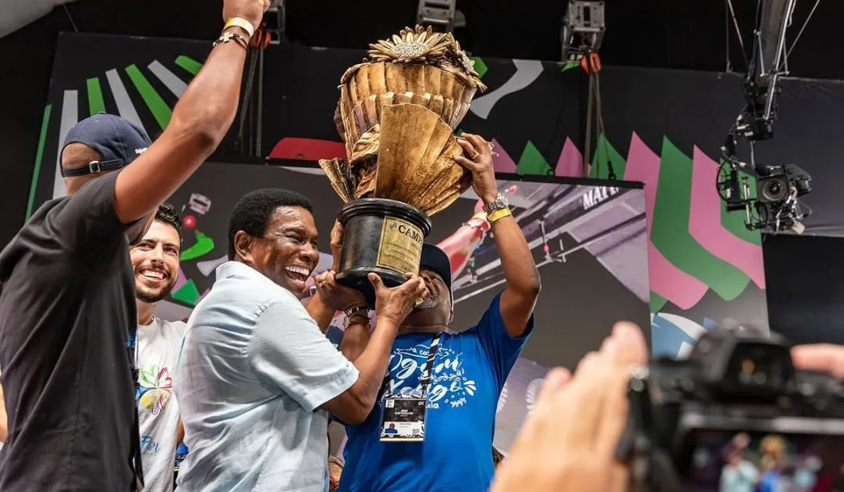 As seis escolas com melhor classificação do Grupo Especial do carnaval carioca retornam ao Sambódromo na noite deste sábado (8), para o tradicional desfile das campeãs