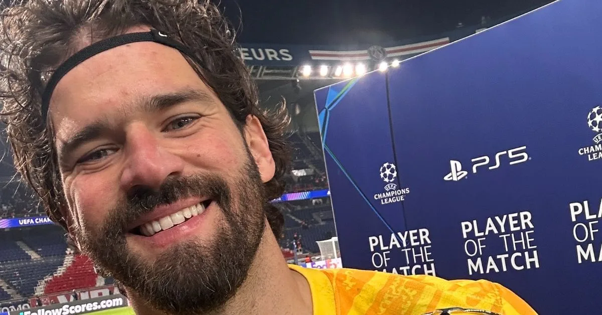 Alisson, do Liverpool, foi o grande destaque da partida, em que o PSG foi muito superior do começo ao fim. Somente no 1º tempo, o time francês finalizou doze vezes, contra apenas um chute do Liverpool.