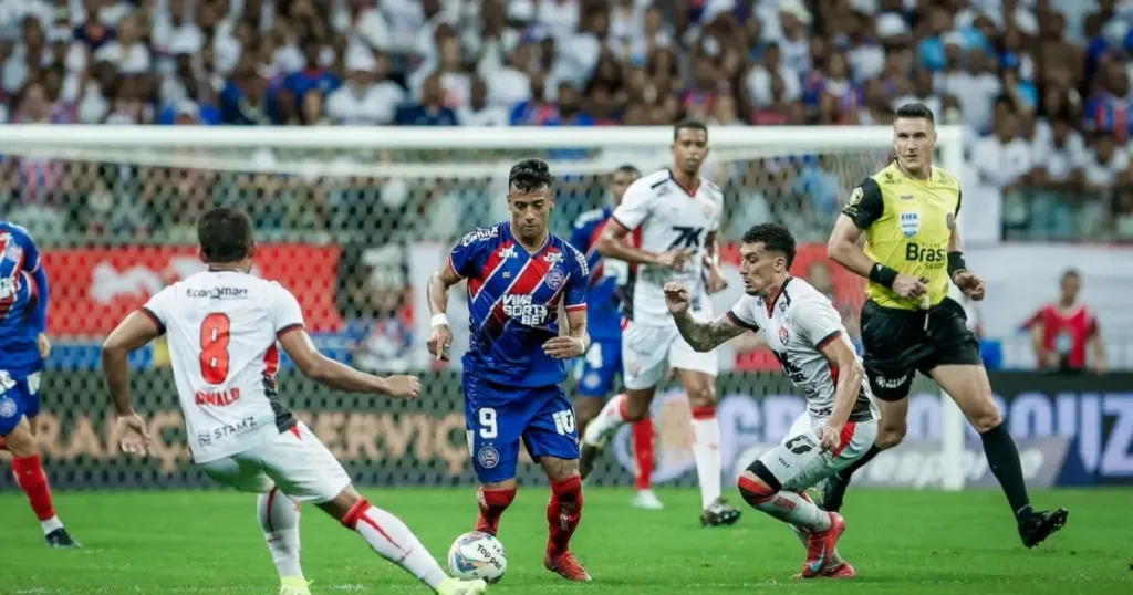 Neste domingo (23), a partir das 16h, o clássico Vitória x Bahia promete agitar o Barradão, onde as duas equipes decidirão quem leva o título estadual nesta temporada.