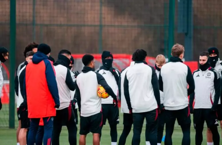 Foto: Divulgação -  Jogadores do Manchester United durante treinamento da equipe / Jogada10
