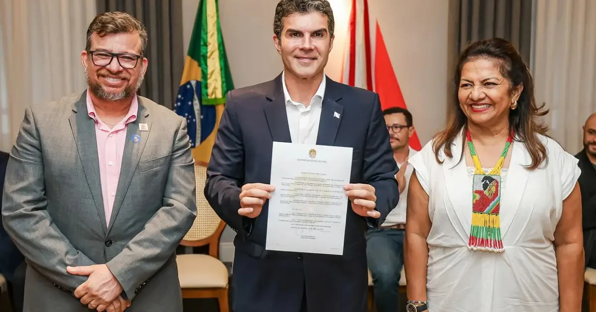 Durante a cerimônia, realizada no Palácio do Governo, em Belém, Helder destacou a importância de superar disputas eleitorais e promover a união Durante a cerimônia, realizada no Palácio do Governo, em Belém, Helder destacou a importância de superar disputas eleitorais e promover a união